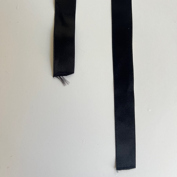 Velvet Lingerie Garter - Picture 3 of 7